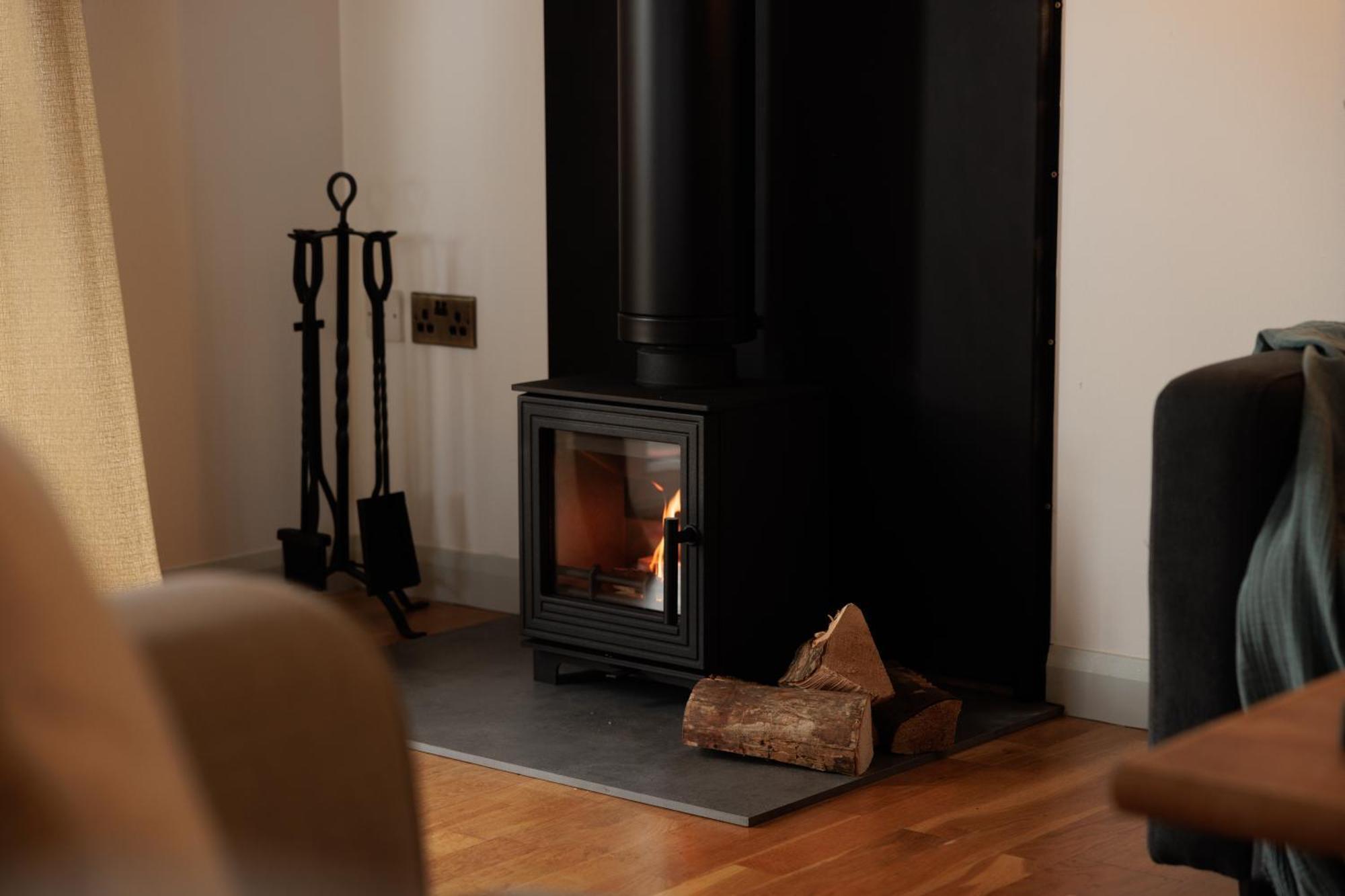 The Retreat, Waterfront & Log Burner Villa Christchurch  Buitenkant foto
