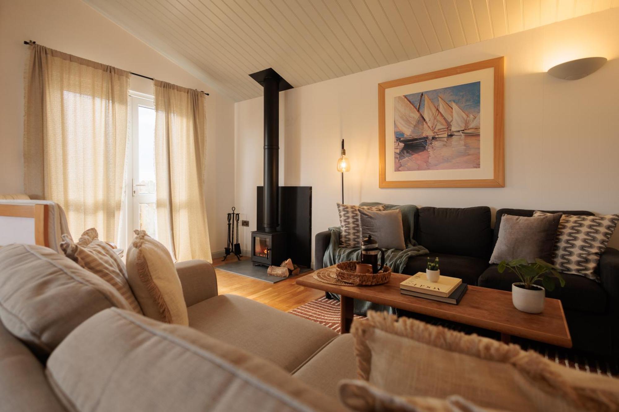The Retreat, Waterfront & Log Burner Villa Christchurch  Buitenkant foto